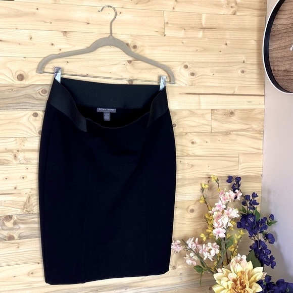 SOLD - A Pea in the Pod Black Maternity Pencil Skirt - Picture 1 of 7